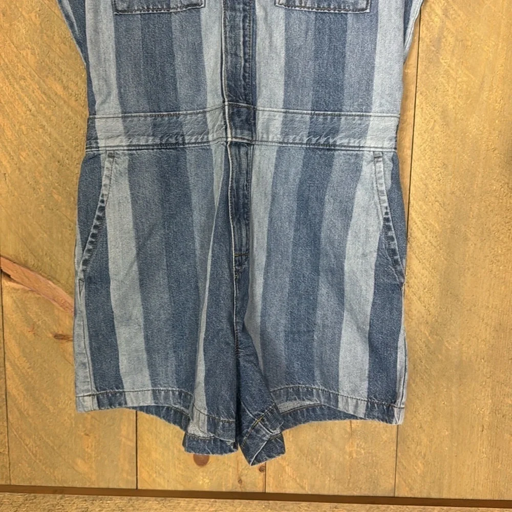 Vintage Lee short Union-Alls Size Small Hints of Blue stripes Size Small